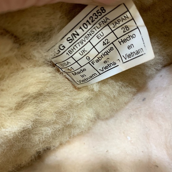 UGG McKay Ankle BOOT - Picture 14 of 17